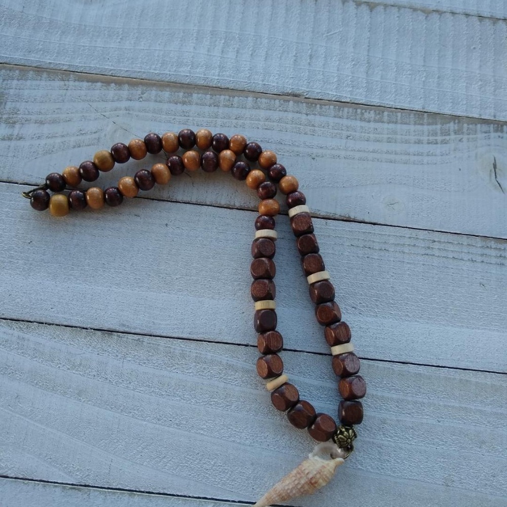 Shell necklace - Picture 3 of 3